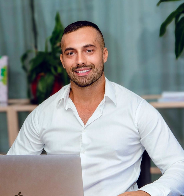 Валери Петров